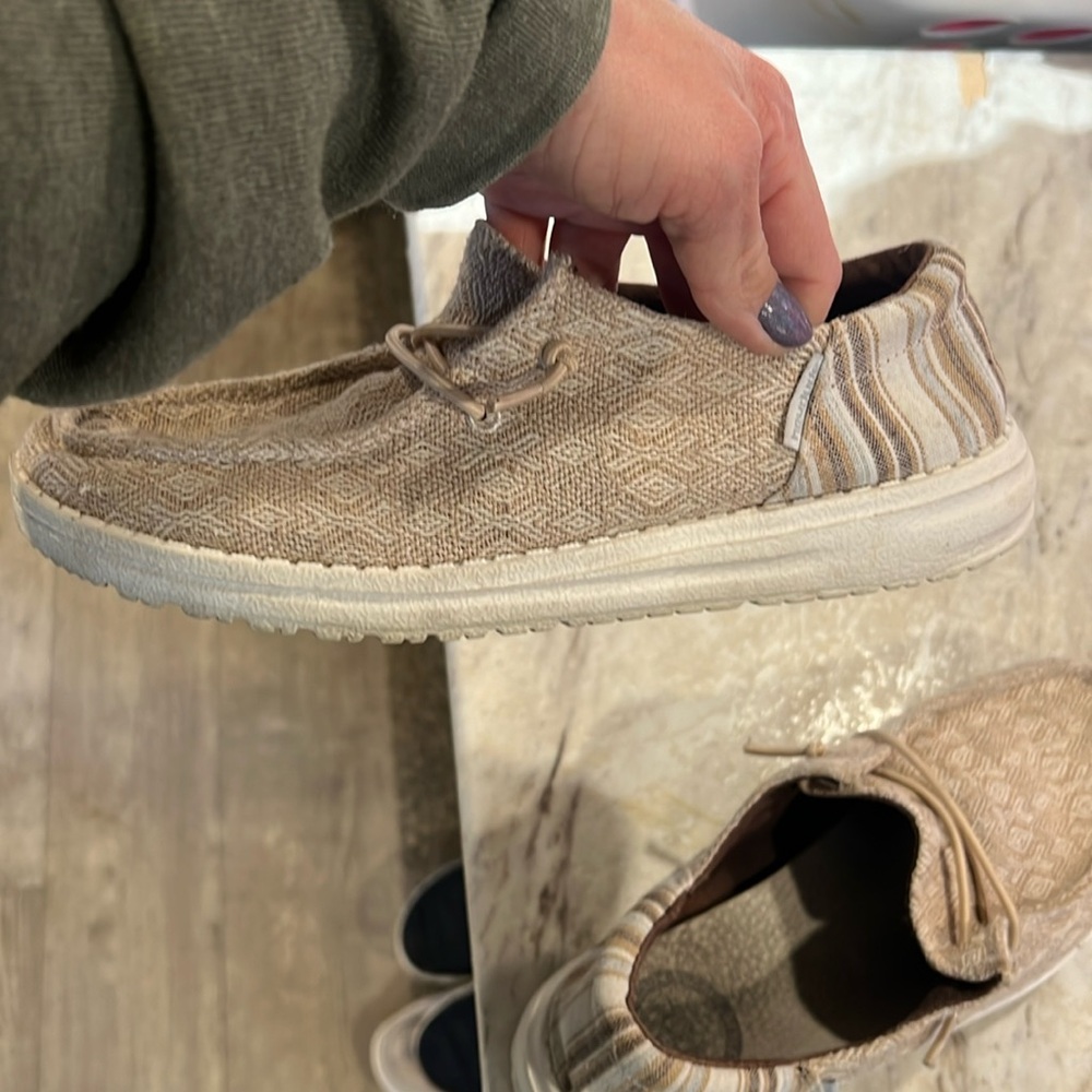 Hey dude cream color size 6